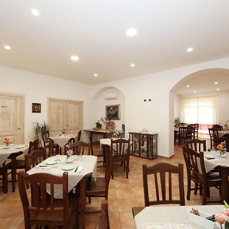 Guest House Villabianca Ла-Маддалена Екстер'єр фото