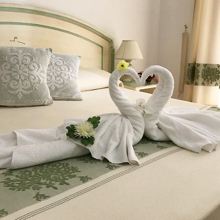 Guest House Villabianca Ла-Маддалена Екстер'єр фото