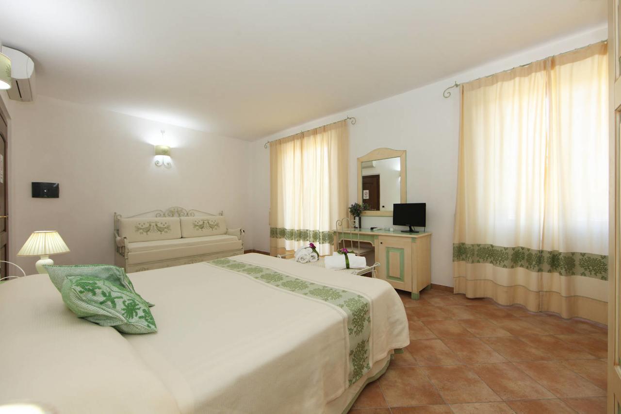 Guest House Villabianca Ла-Маддалена Екстер'єр фото