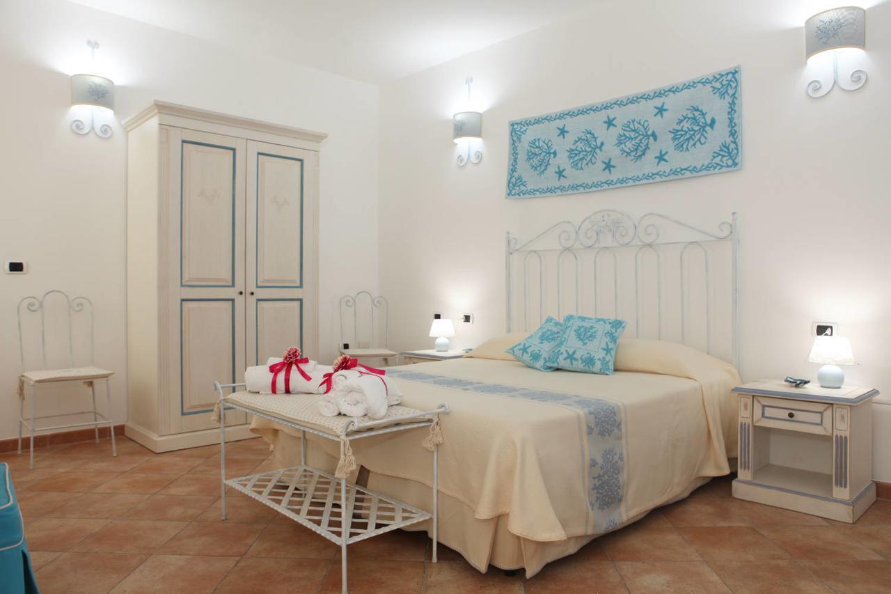 Guest House Villabianca Ла-Маддалена Екстер'єр фото