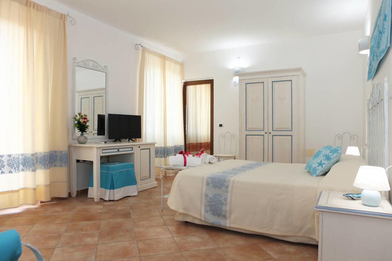 Guest House Villabianca Ла-Маддалена Екстер'єр фото
