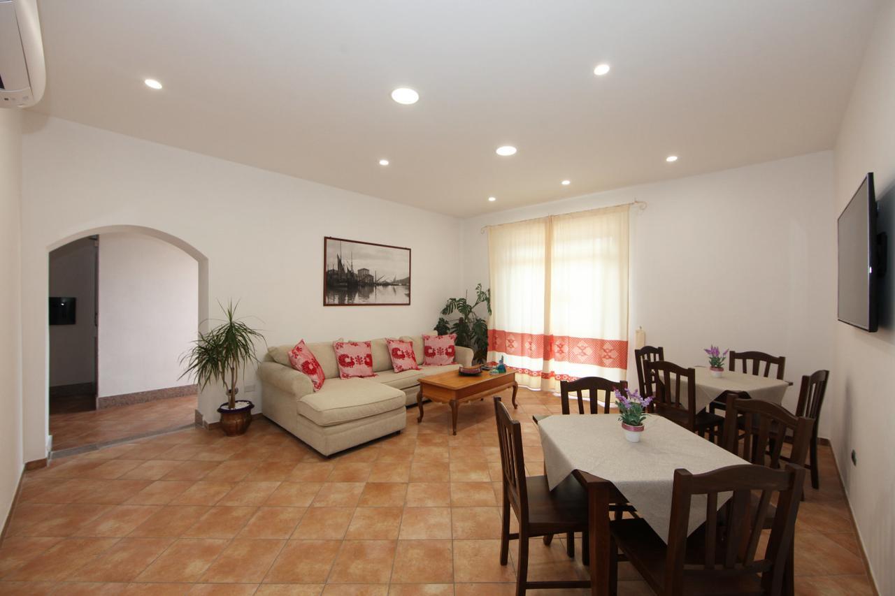 Guest House Villabianca Ла-Маддалена Екстер'єр фото