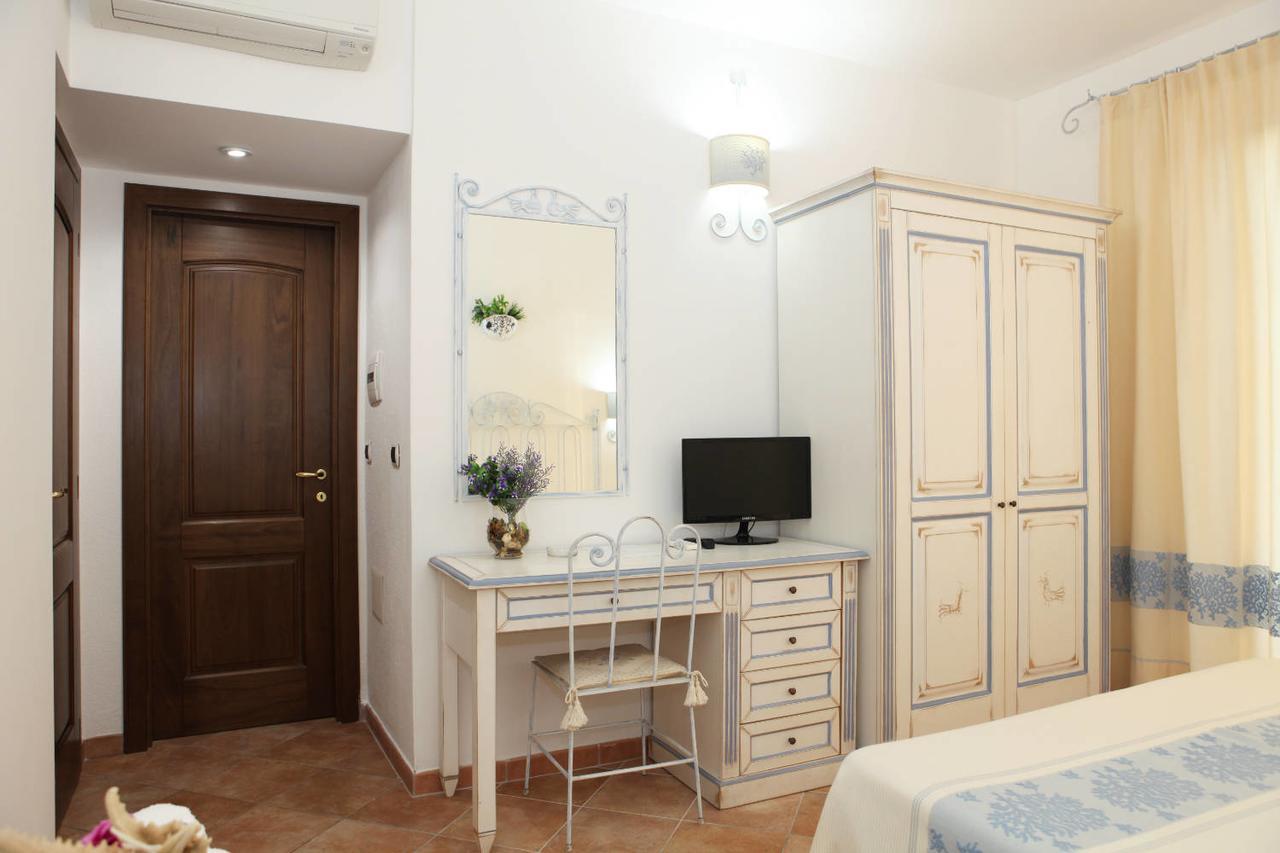 Guest House Villabianca Ла-Маддалена Екстер'єр фото