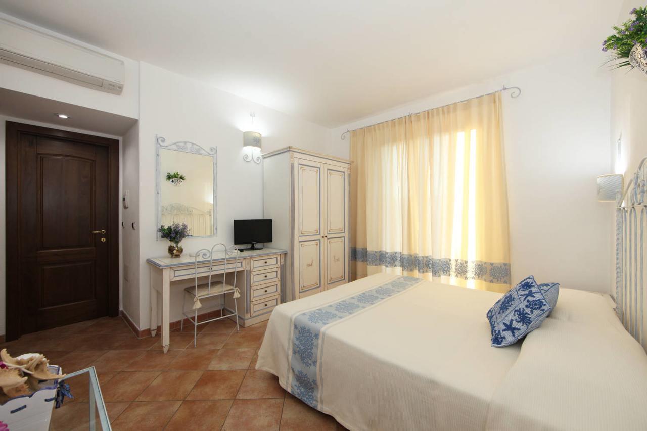 Guest House Villabianca Ла-Маддалена Екстер'єр фото