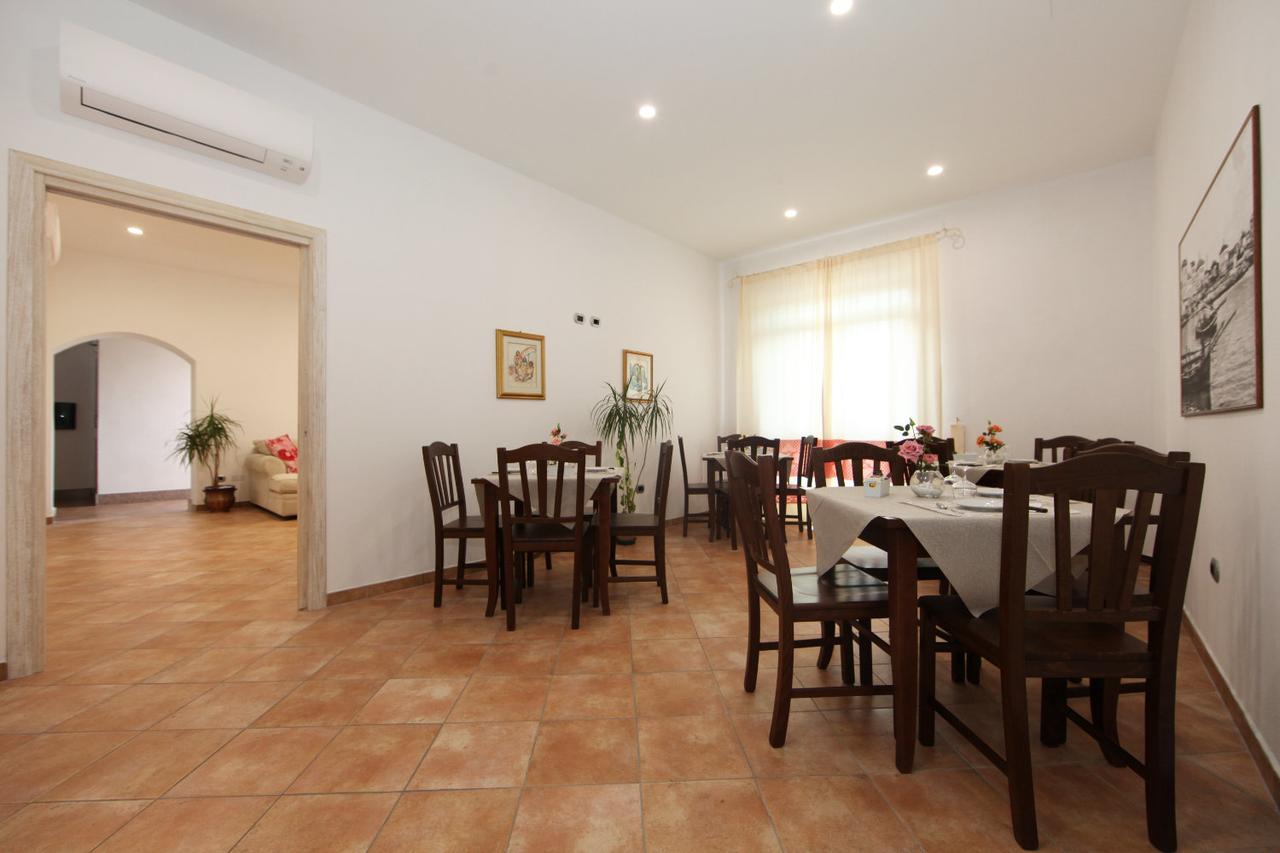 Guest House Villabianca Ла-Маддалена Екстер'єр фото