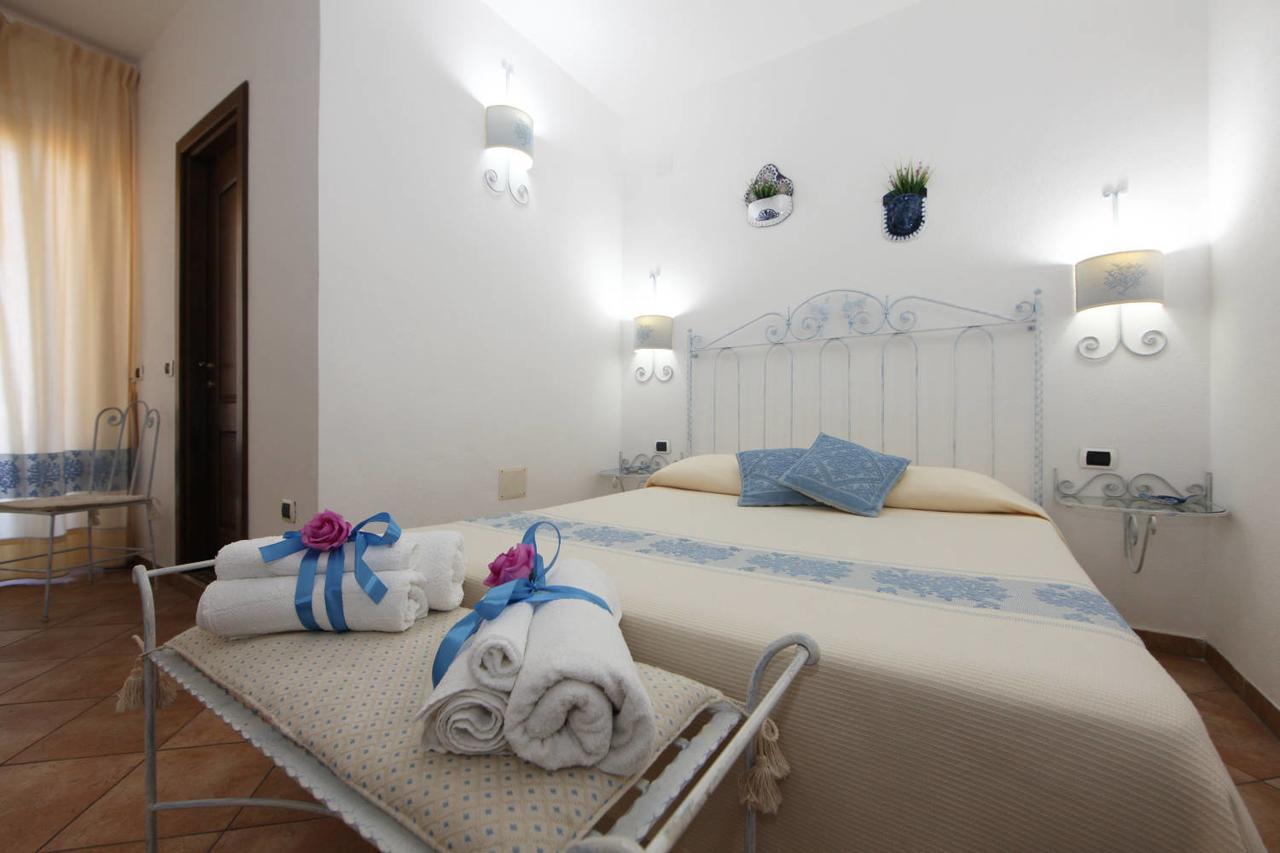 Guest House Villabianca Ла-Маддалена Екстер'єр фото