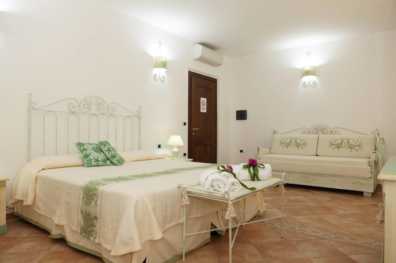 Guest House Villabianca Ла-Маддалена Екстер'єр фото