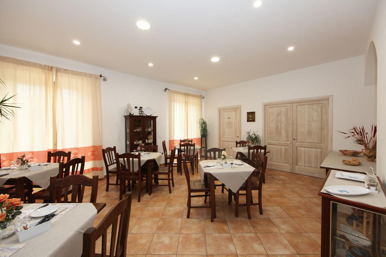 Guest House Villabianca Ла-Маддалена Екстер'єр фото
