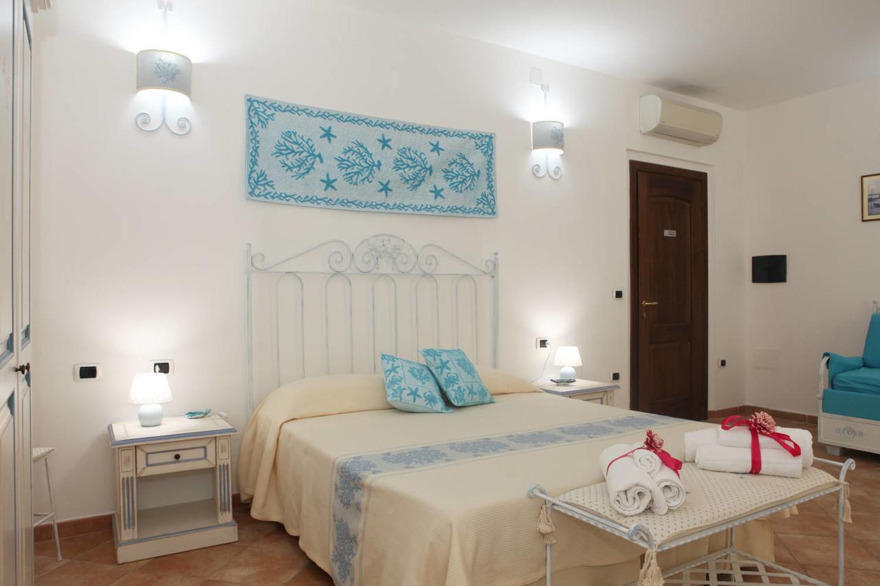 Guest House Villabianca Ла-Маддалена Екстер'єр фото