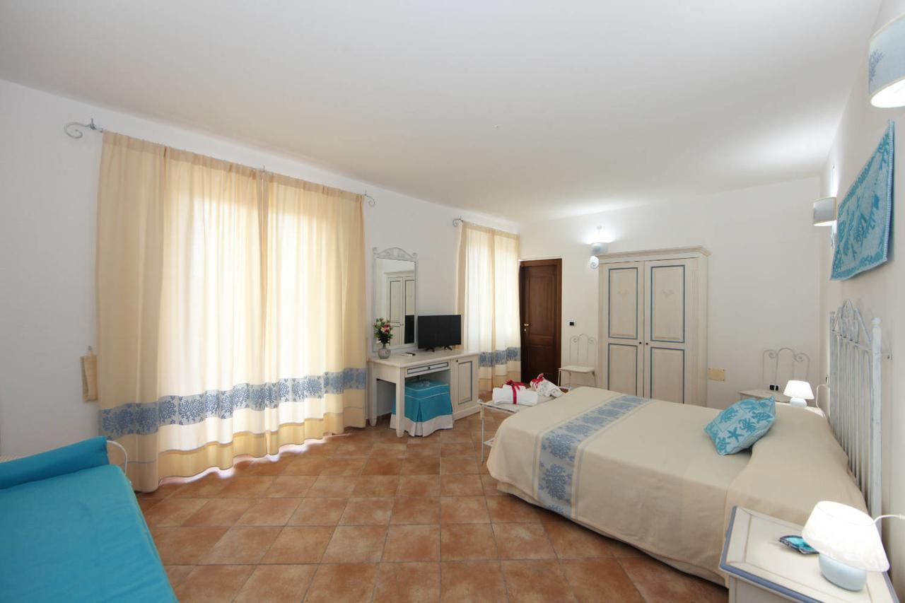 Guest House Villabianca Ла-Маддалена Екстер'єр фото