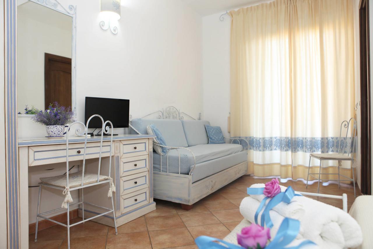 Guest House Villabianca Ла-Маддалена Екстер'єр фото