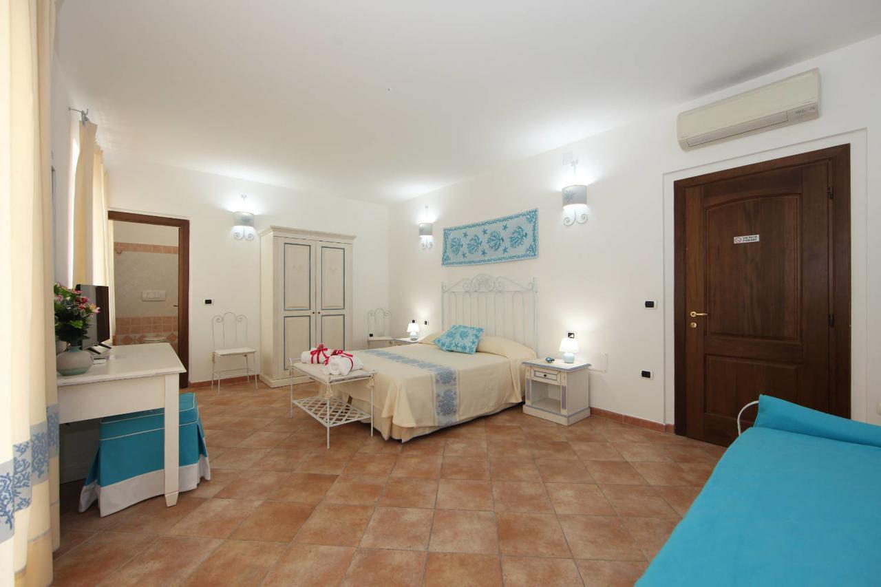 Guest House Villabianca Ла-Маддалена Екстер'єр фото