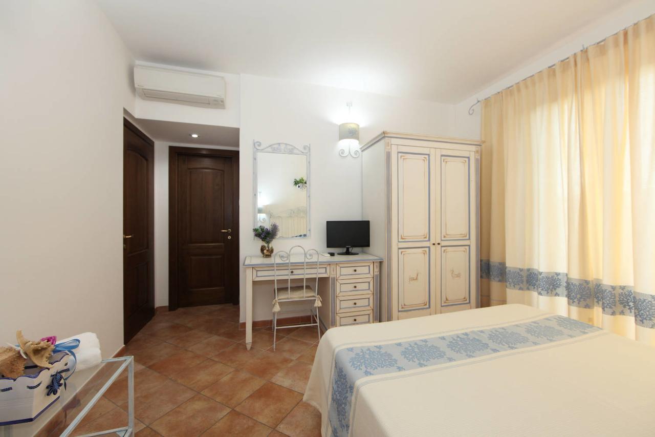 Guest House Villabianca Ла-Маддалена Екстер'єр фото