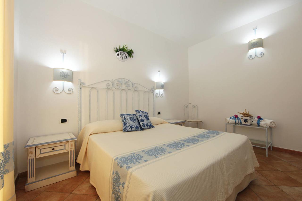 Guest House Villabianca Ла-Маддалена Екстер'єр фото